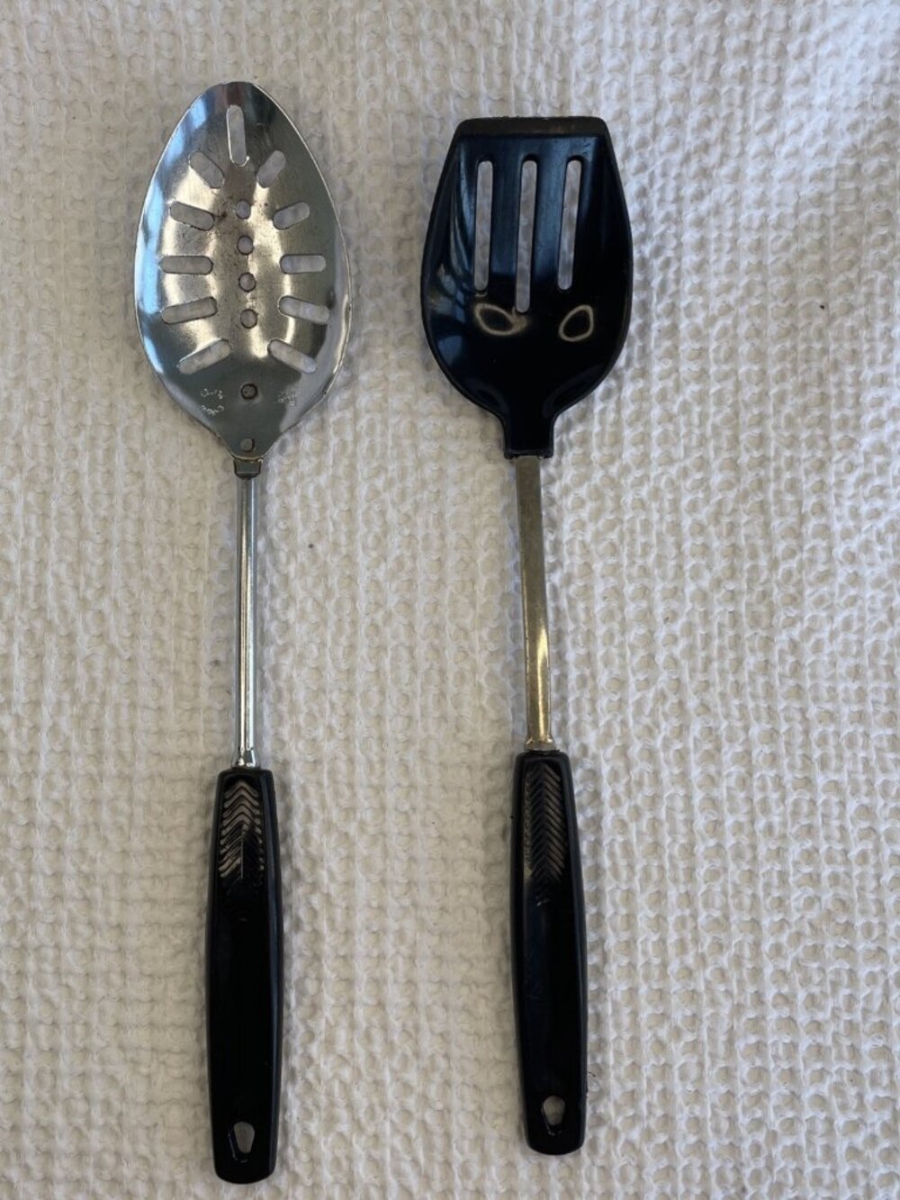 Vtg Foley Chrome-Plated Slotted, Angled Spoon Black Handle & Plastic Spatula USA